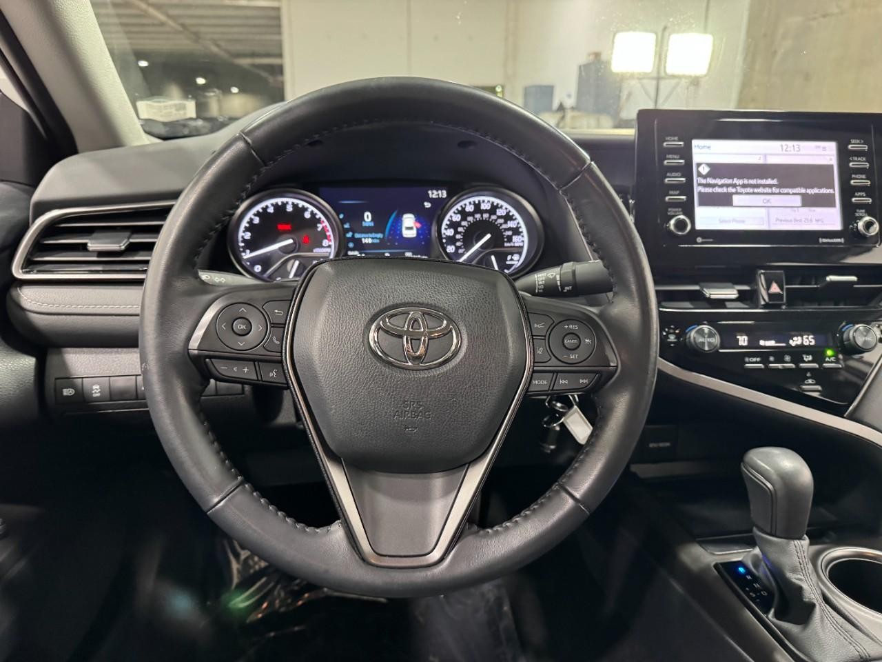Toyota Camry Vehicle Full-screen Gallery Image 12