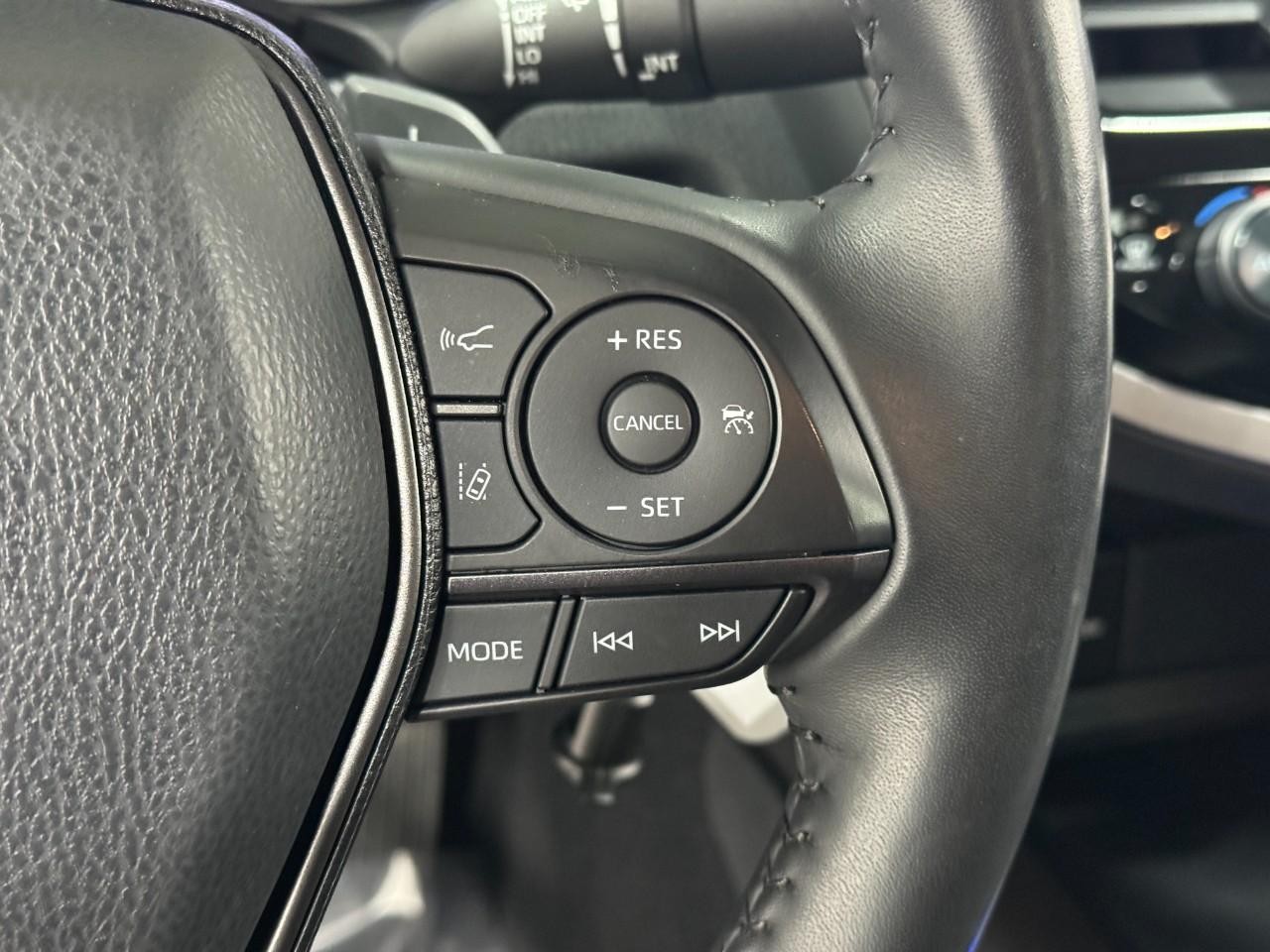 Toyota Camry Vehicle Full-screen Gallery Image 29