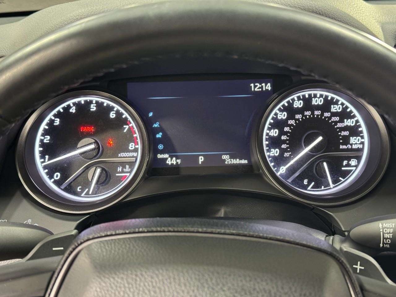 Toyota Camry Vehicle Full-screen Gallery Image 30