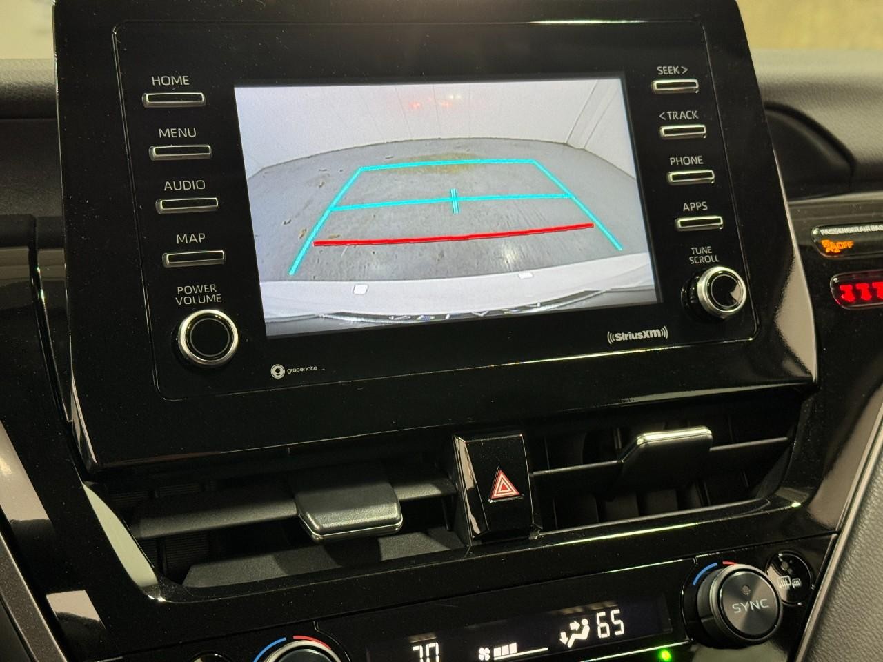 Toyota Camry Vehicle Full-screen Gallery Image 31