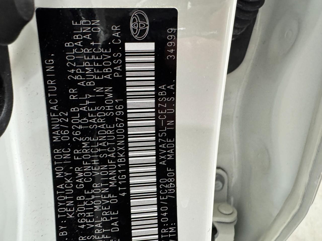 Toyota Camry Vehicle Full-screen Gallery Image 32