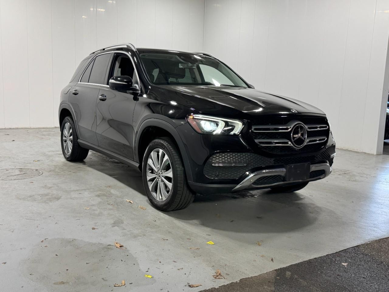 Mercedes-Benz GLE Vehicle Full-screen Gallery Image 6