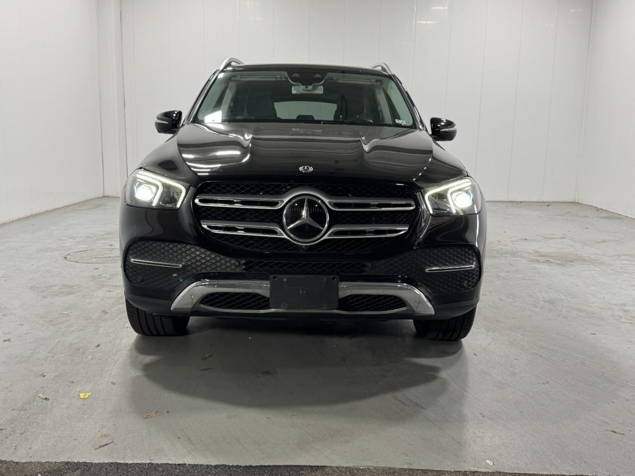 Mercedes-Benz GLE Vehicle Full-screen Gallery Image 7