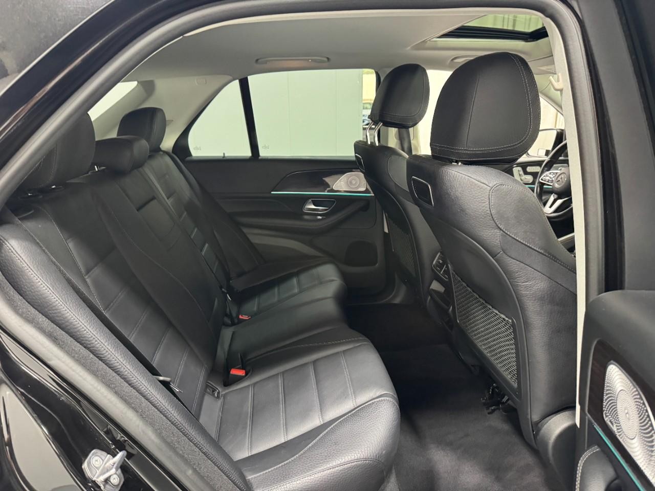 Mercedes-Benz GLE Vehicle Full-screen Gallery Image 10