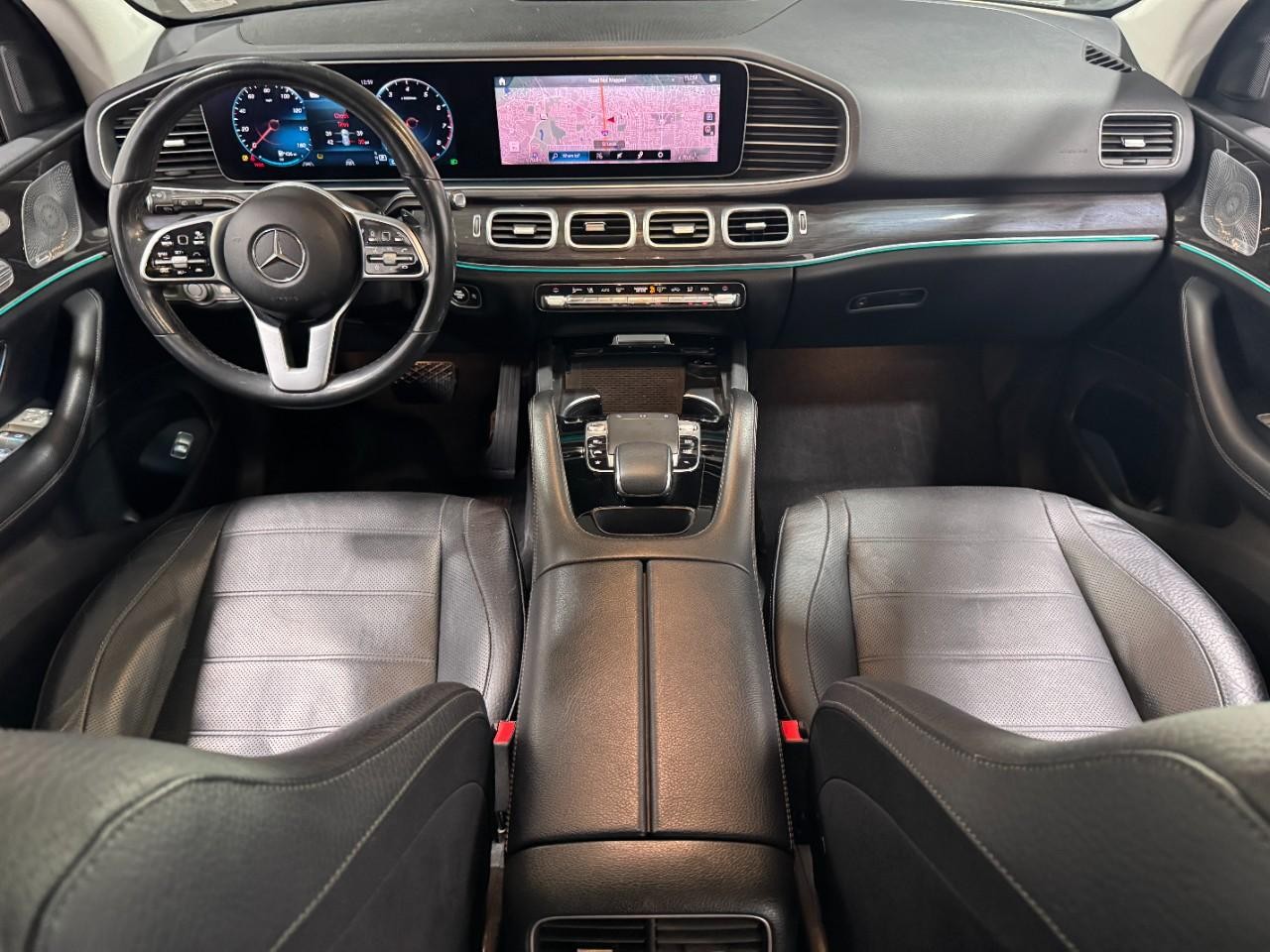 Mercedes-Benz GLE Vehicle Full-screen Gallery Image 12