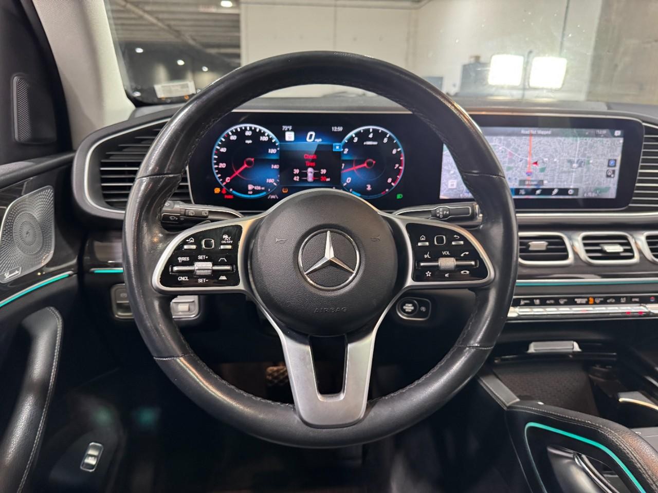 Mercedes-Benz GLE Vehicle Full-screen Gallery Image 13