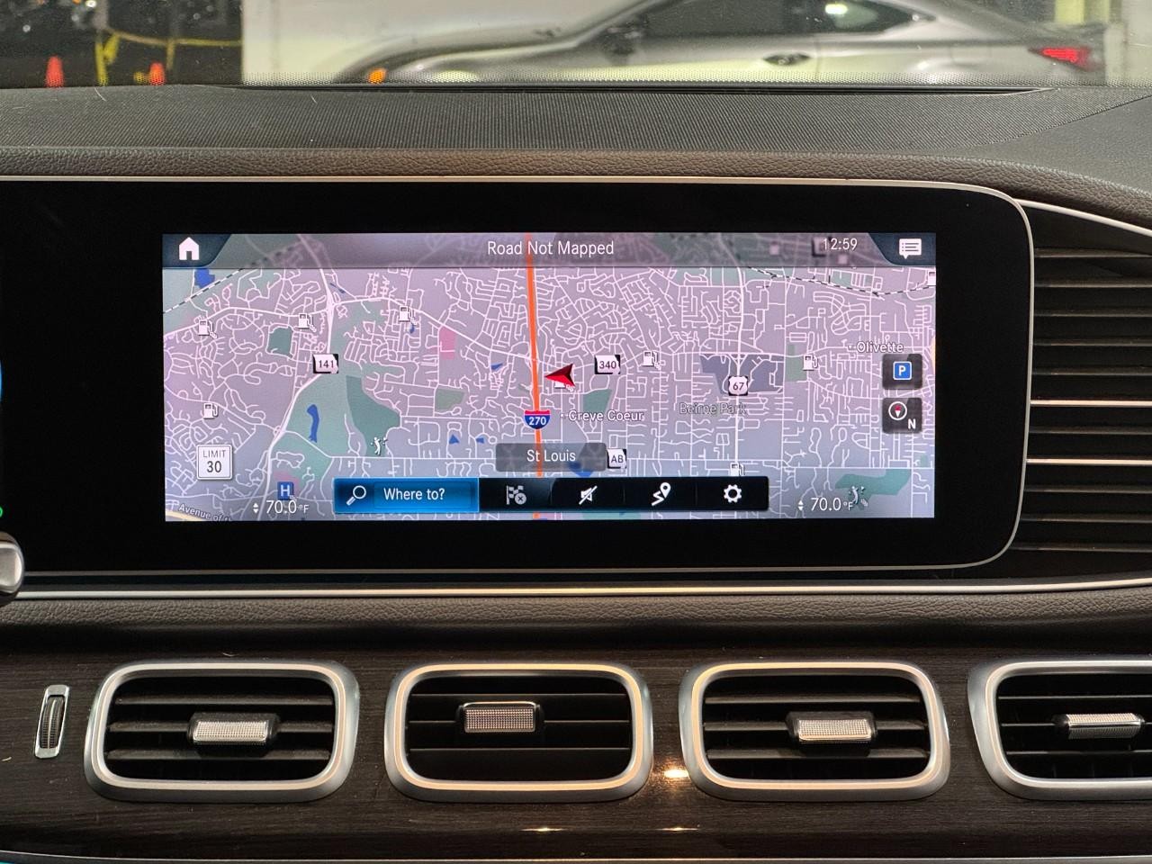 Mercedes-Benz GLE Vehicle Full-screen Gallery Image 14