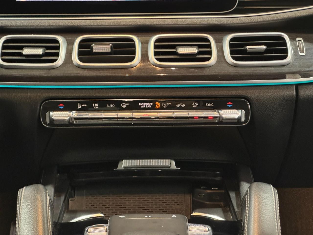 Mercedes-Benz GLE Vehicle Full-screen Gallery Image 15