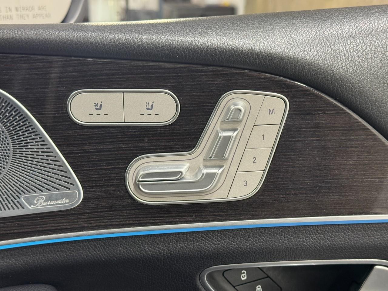 Mercedes-Benz GLE Vehicle Full-screen Gallery Image 20