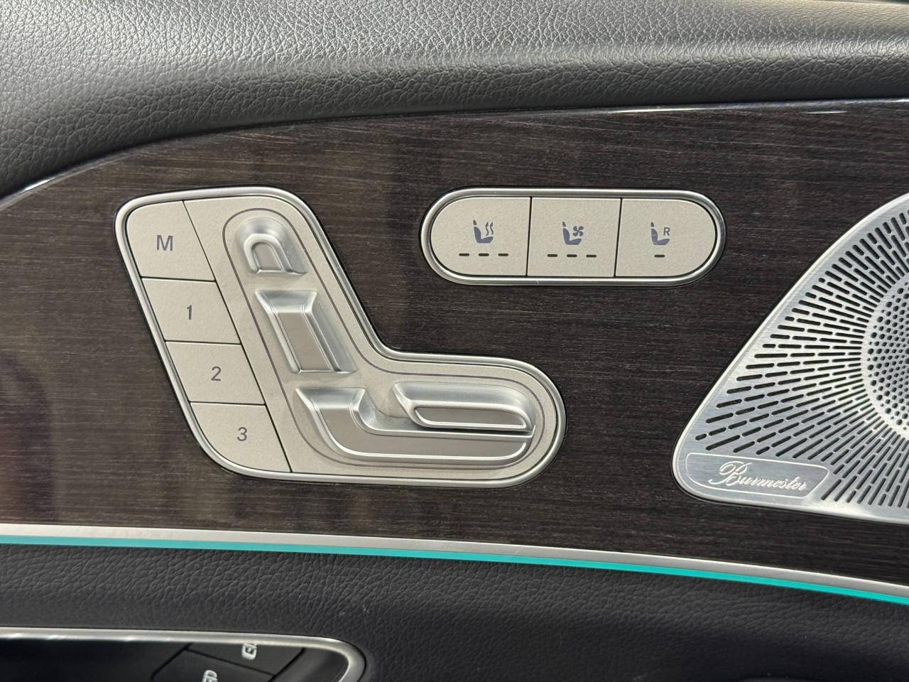 Mercedes-Benz GLE Vehicle Full-screen Gallery Image 24