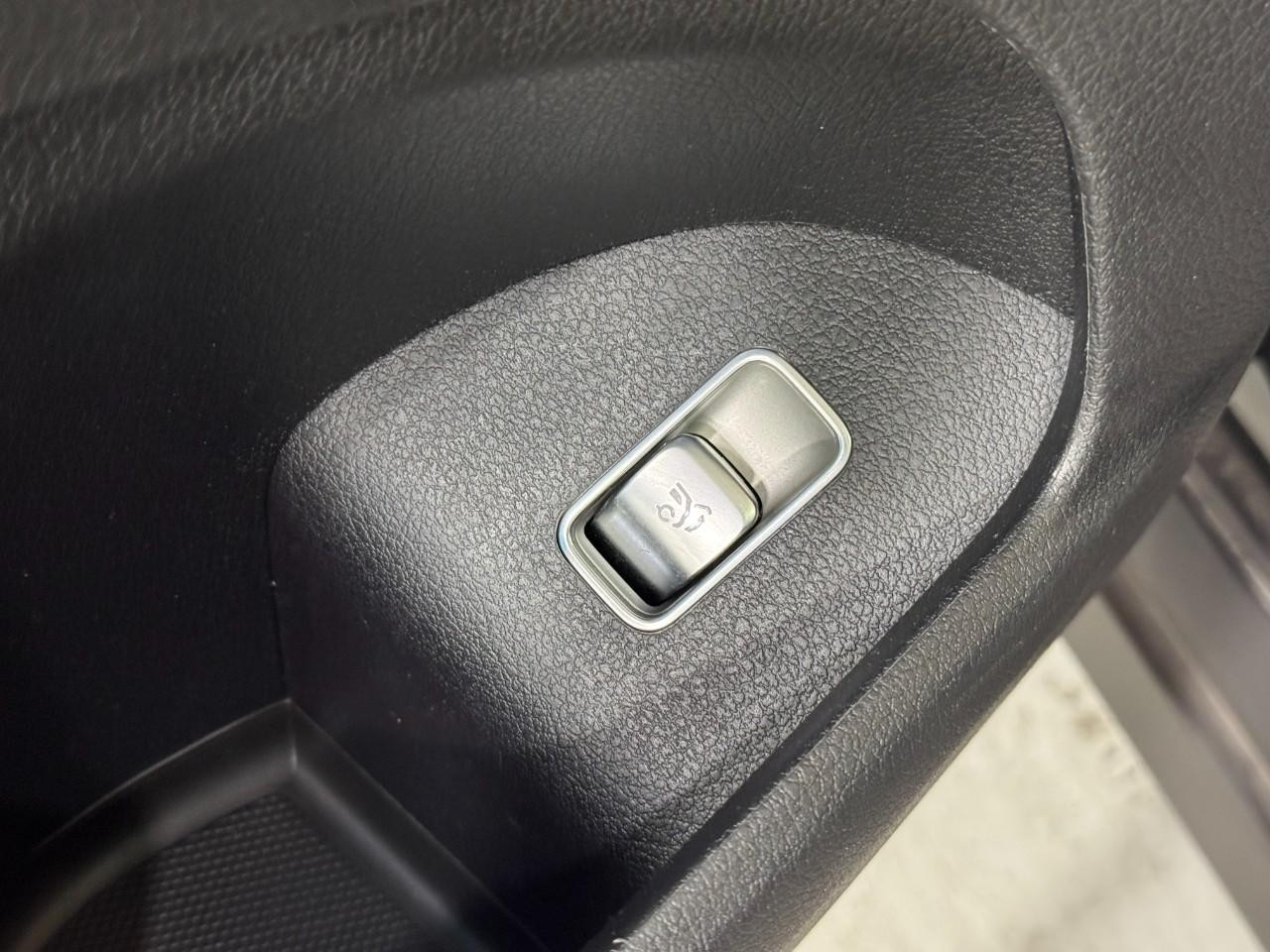 Mercedes-Benz GLE Vehicle Full-screen Gallery Image 27