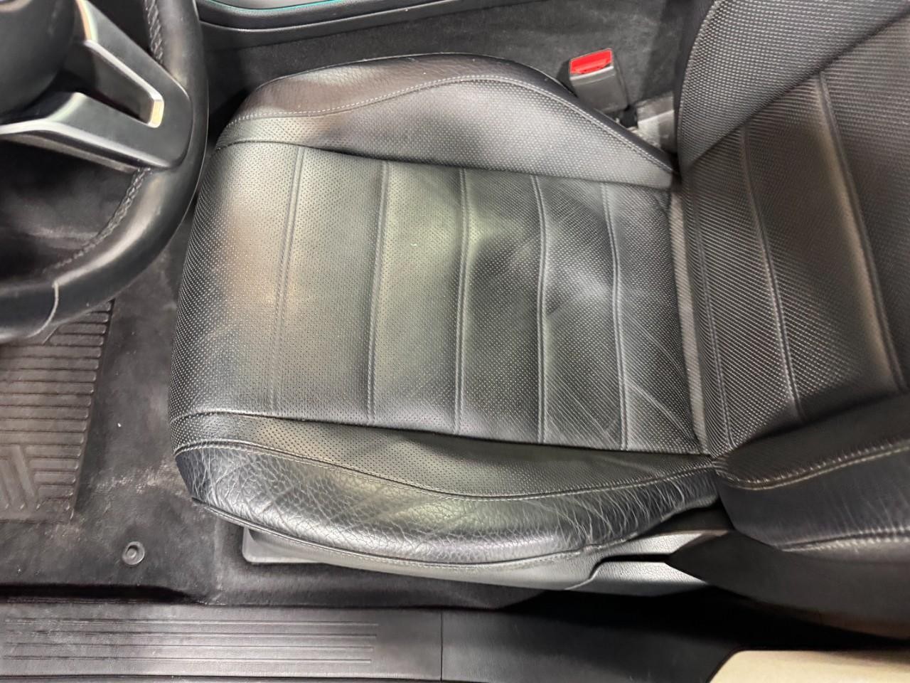 Mercedes-Benz GLE Vehicle Full-screen Gallery Image 29