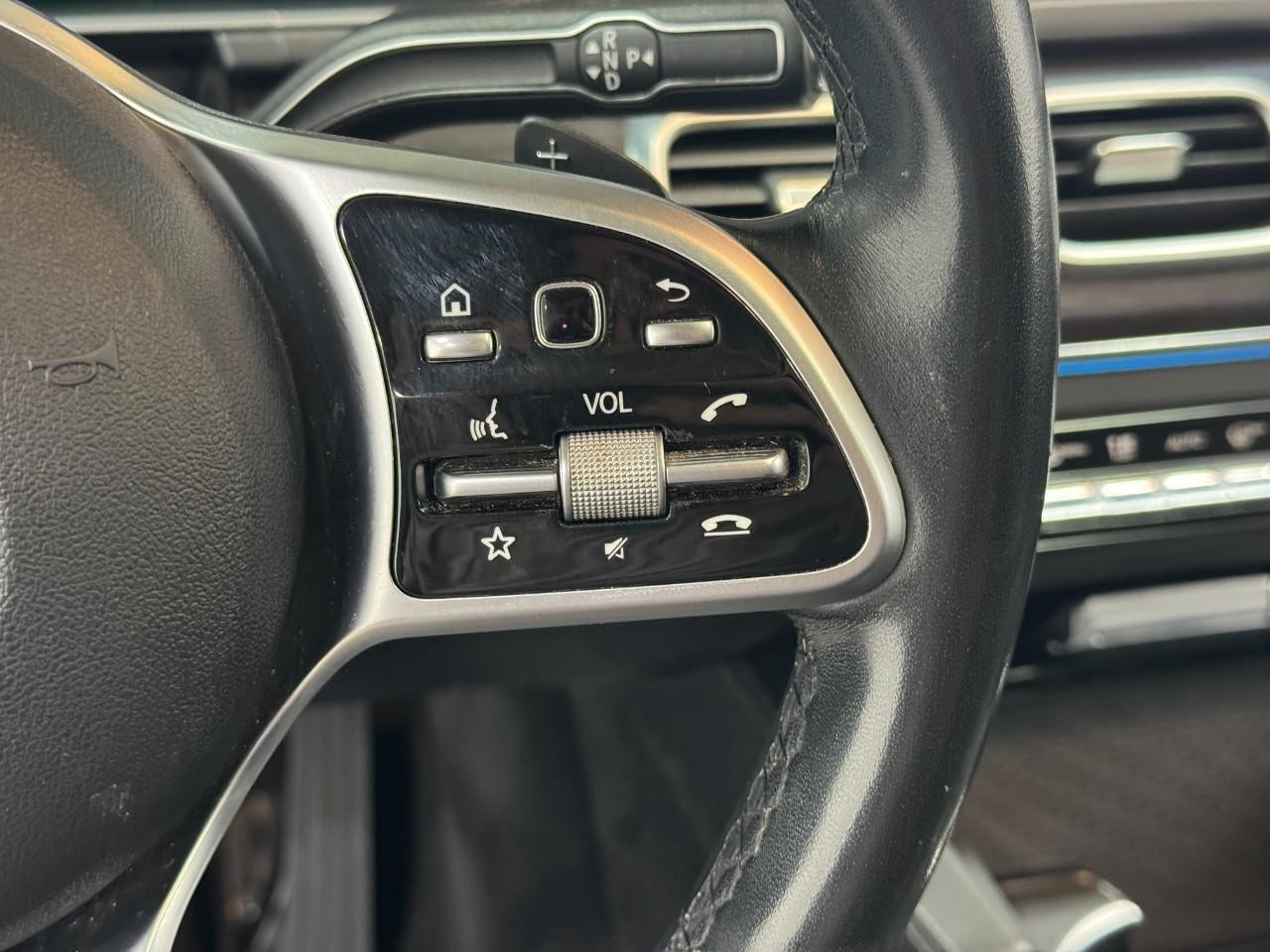 Mercedes-Benz GLE Vehicle Full-screen Gallery Image 32