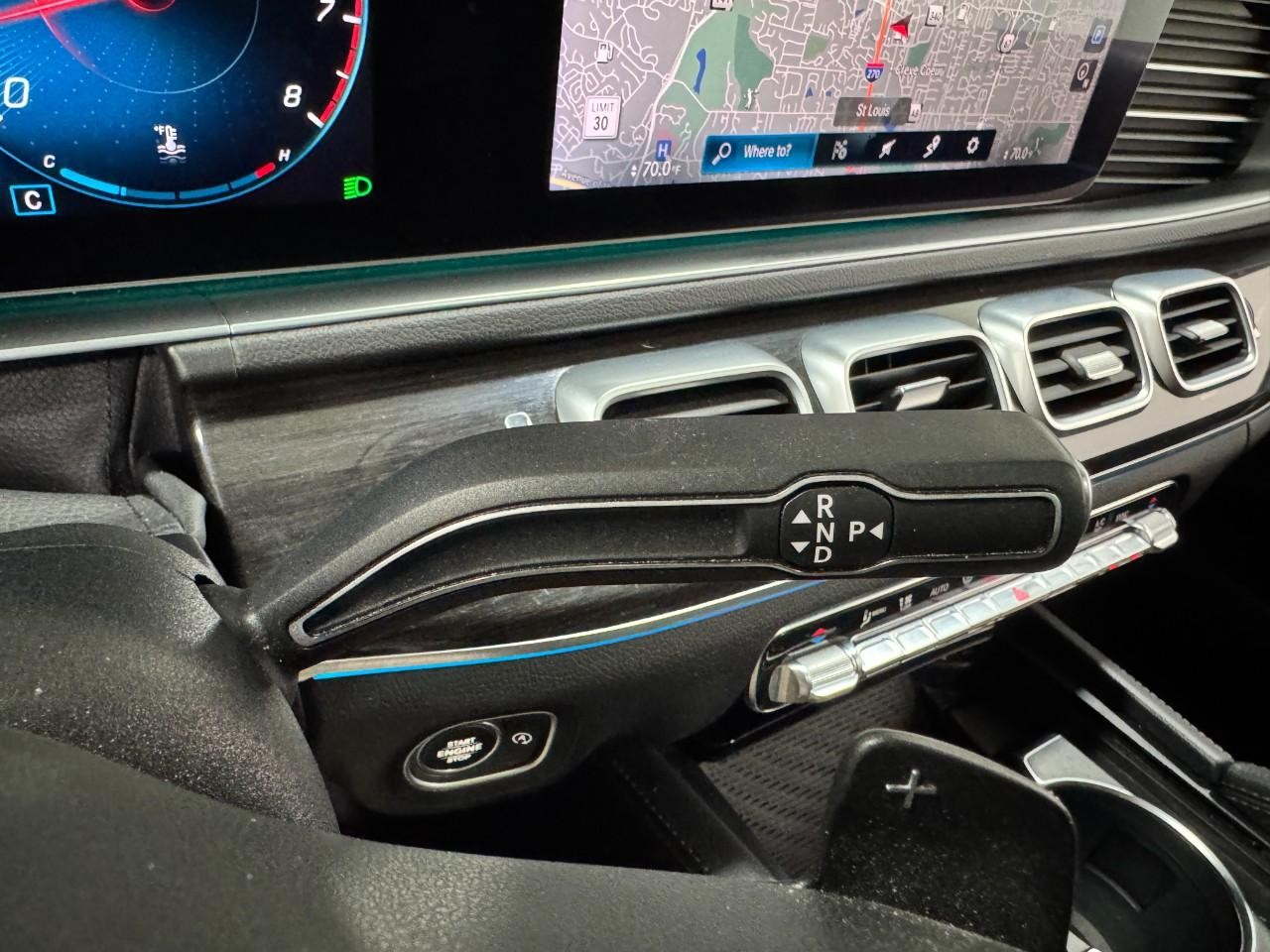 Mercedes-Benz GLE Vehicle Full-screen Gallery Image 34