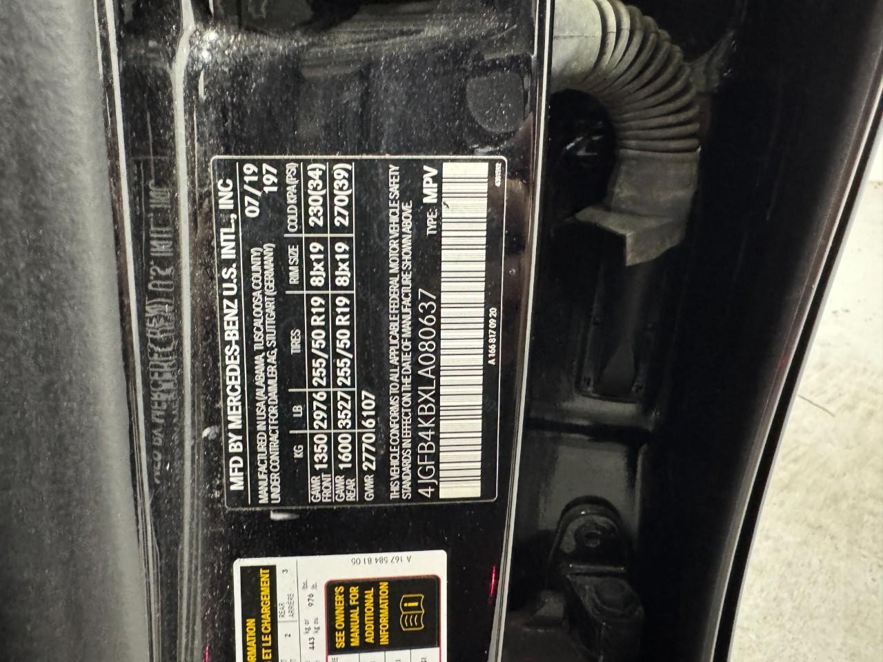 Mercedes-Benz GLE Vehicle Full-screen Gallery Image 36