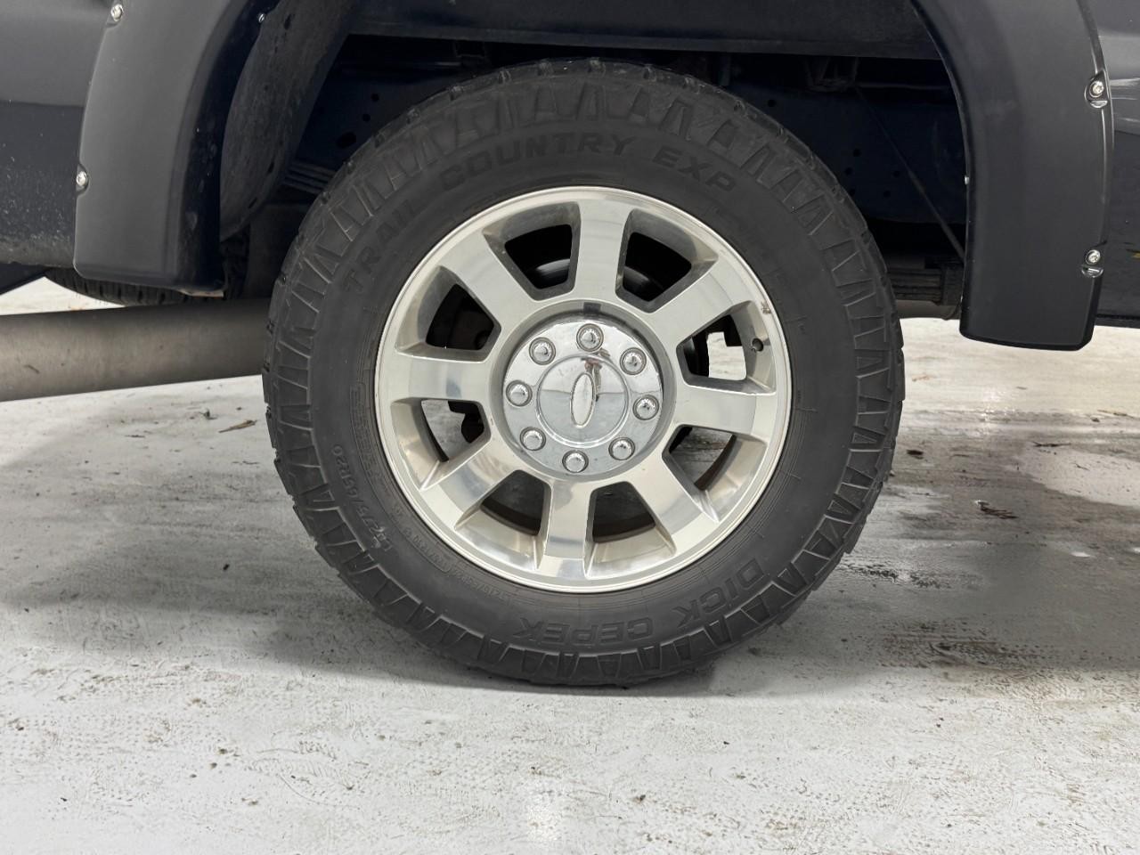 Ford Super Duty F-250 SRW Vehicle Full-screen Gallery Image 5