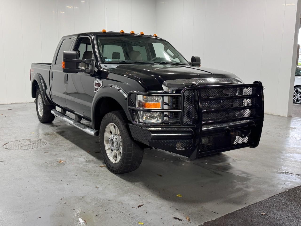 Ford Super Duty F-250 SRW Vehicle Full-screen Gallery Image 6