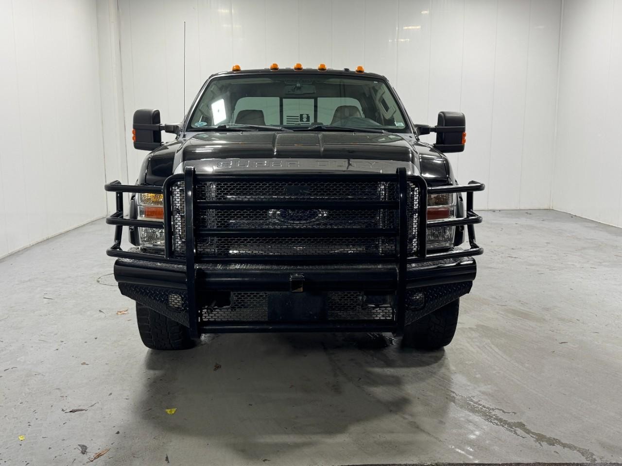 Ford Super Duty F-250 SRW Vehicle Full-screen Gallery Image 7