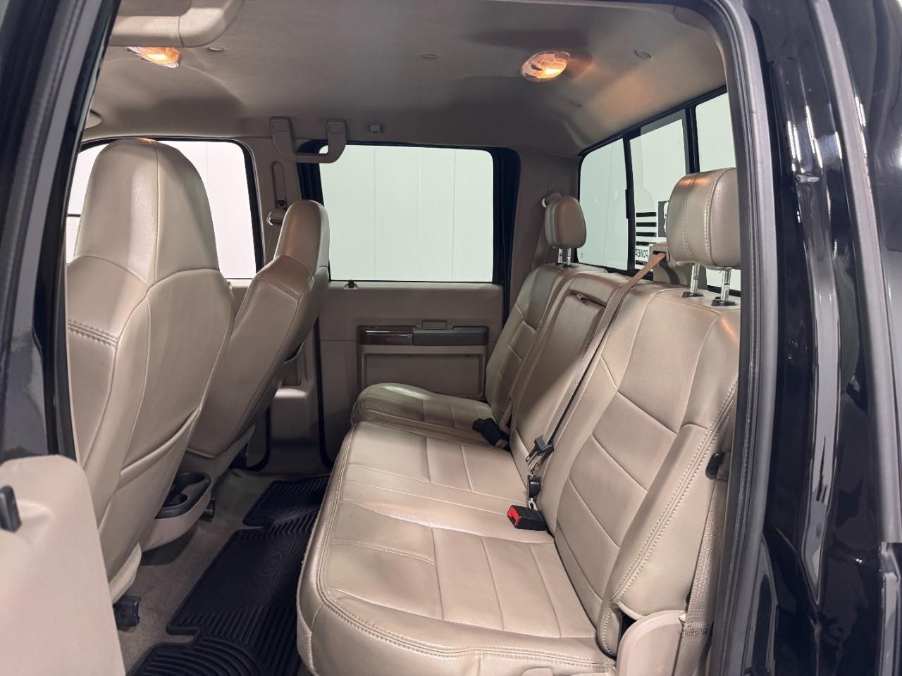 Ford Super Duty F-250 SRW Vehicle Full-screen Gallery Image 8