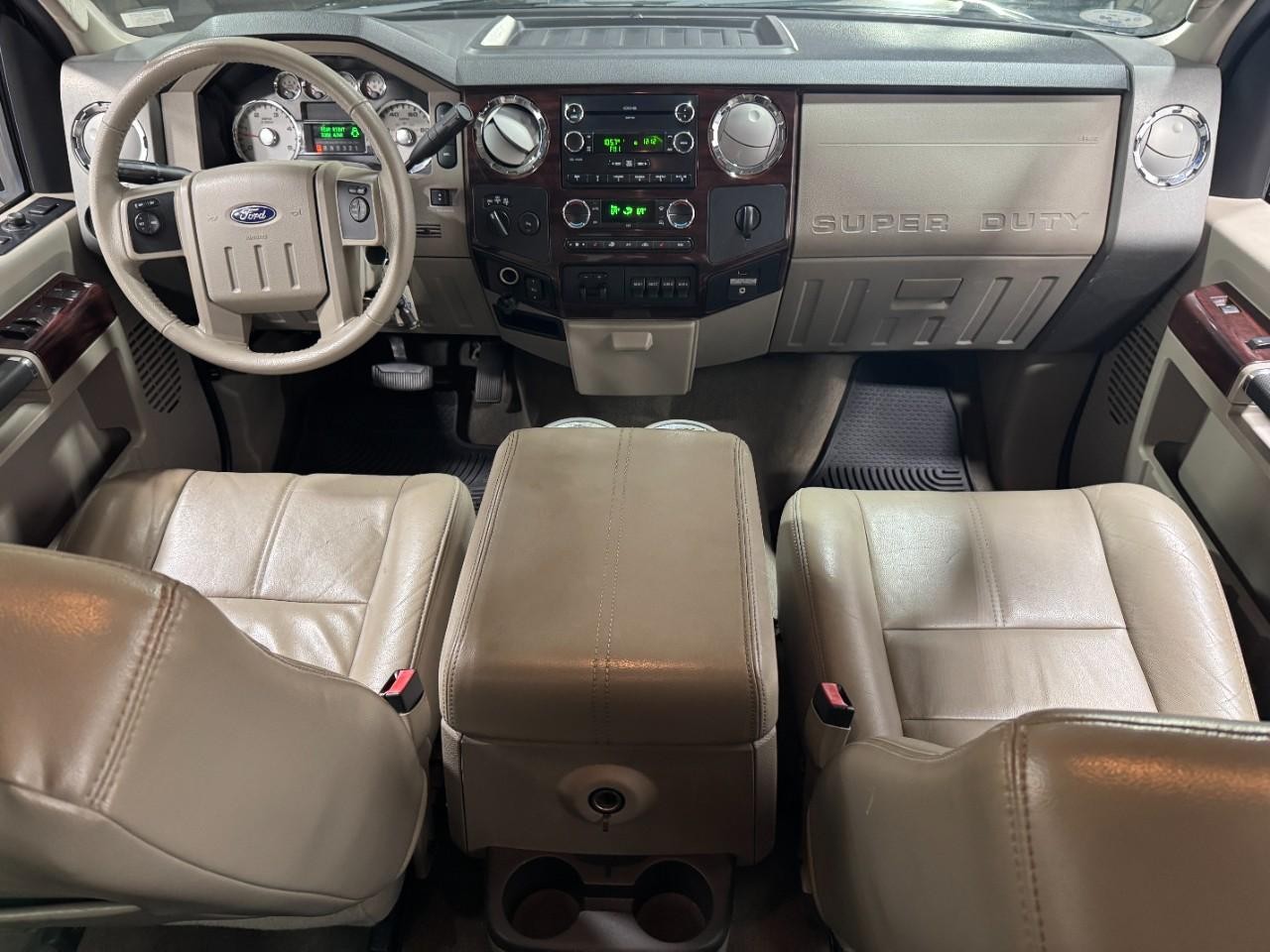 Ford Super Duty F-250 SRW Vehicle Full-screen Gallery Image 11