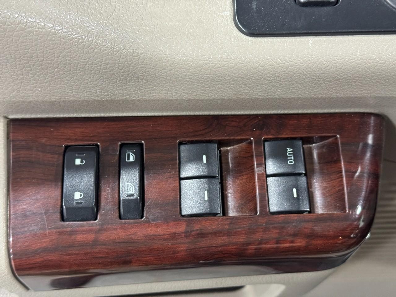 Ford Super Duty F-250 SRW Vehicle Full-screen Gallery Image 22