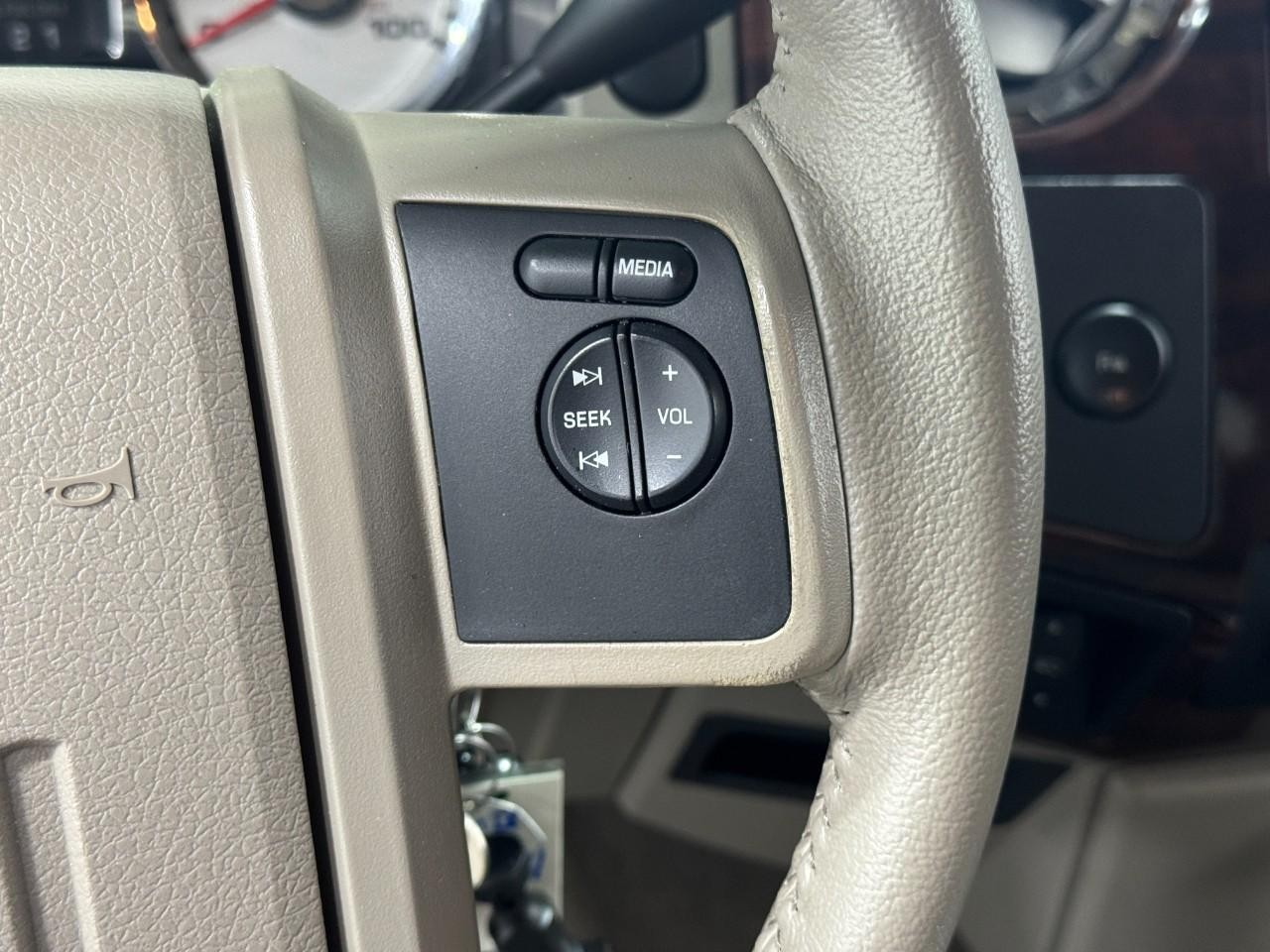 Ford Super Duty F-250 SRW Vehicle Full-screen Gallery Image 28