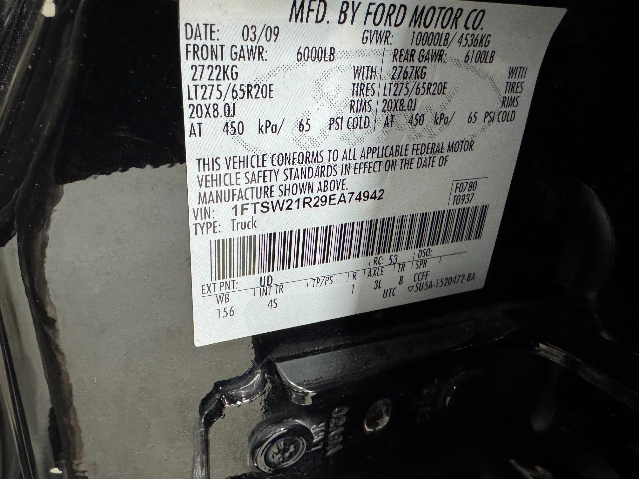 Ford Super Duty F-250 SRW Vehicle Full-screen Gallery Image 31