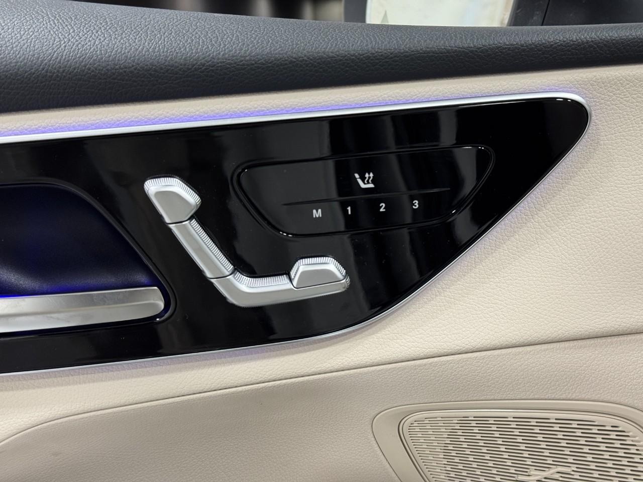 Mercedes-Benz GLC Vehicle Full-screen Gallery Image 23