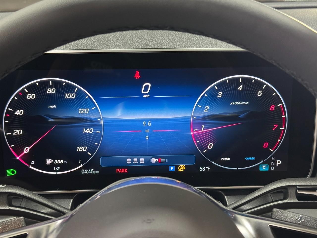 Mercedes-Benz GLC Vehicle Full-screen Gallery Image 33