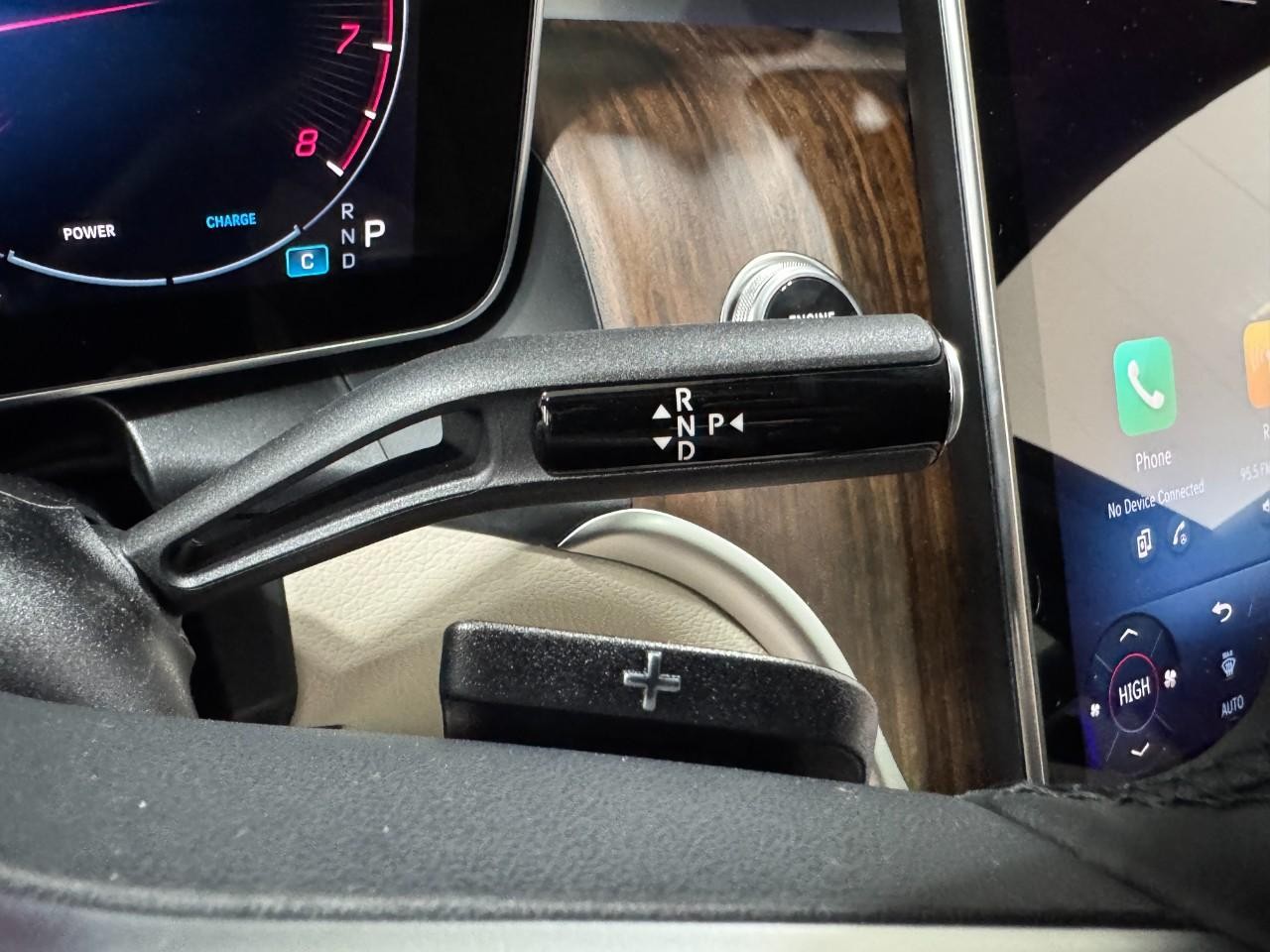 Mercedes-Benz GLC Vehicle Full-screen Gallery Image 34