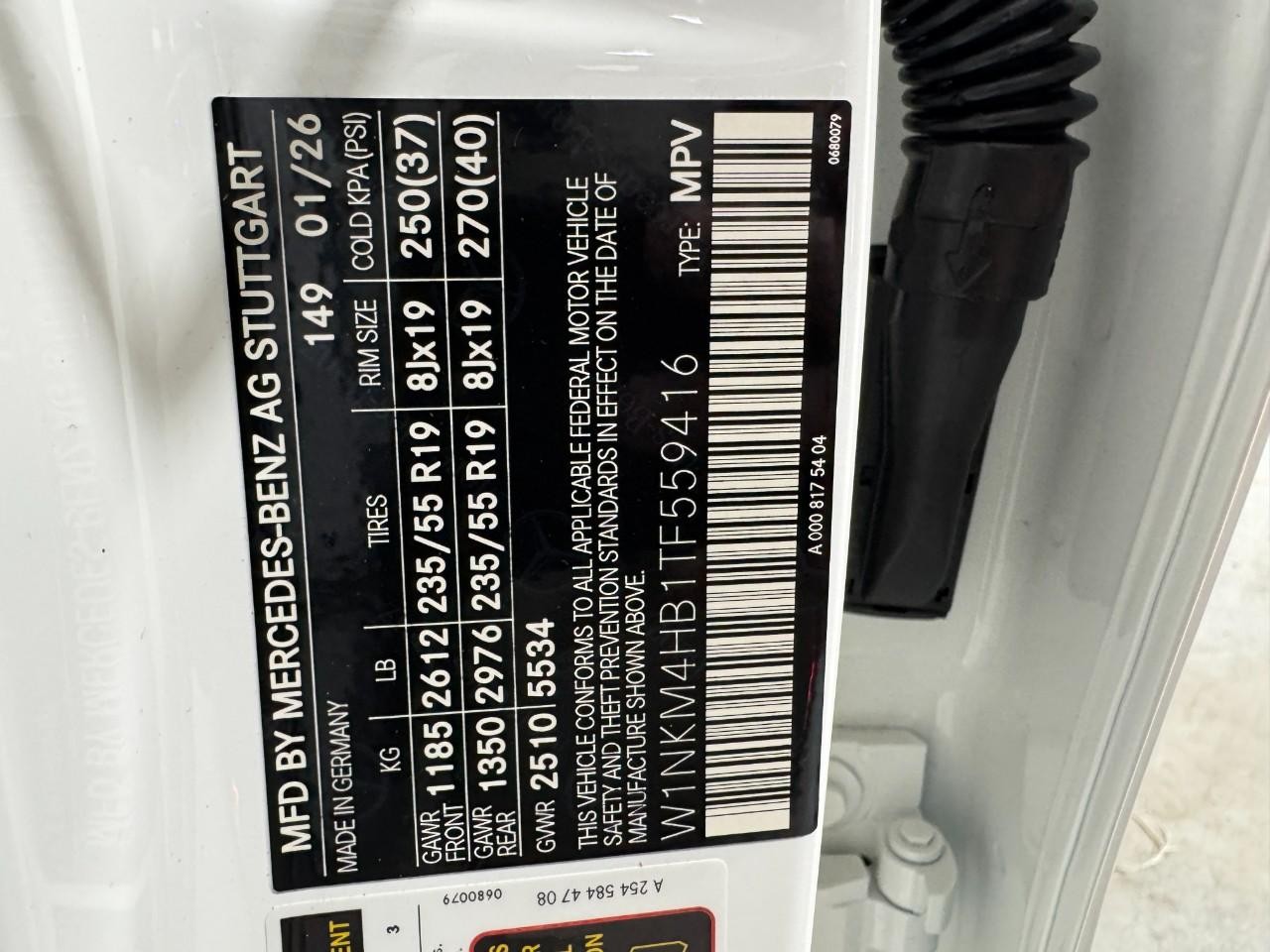 Mercedes-Benz GLC Vehicle Full-screen Gallery Image 36