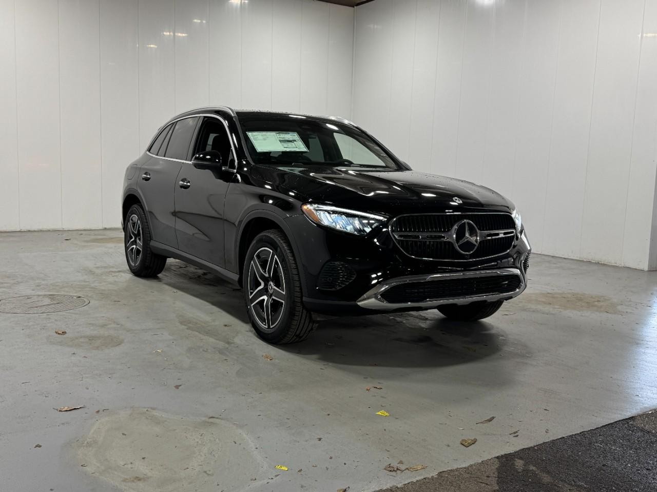 Mercedes-Benz GLC Vehicle Full-screen Gallery Image 6