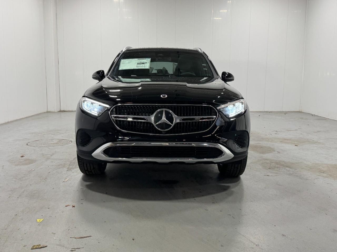 Mercedes-Benz GLC Vehicle Full-screen Gallery Image 7