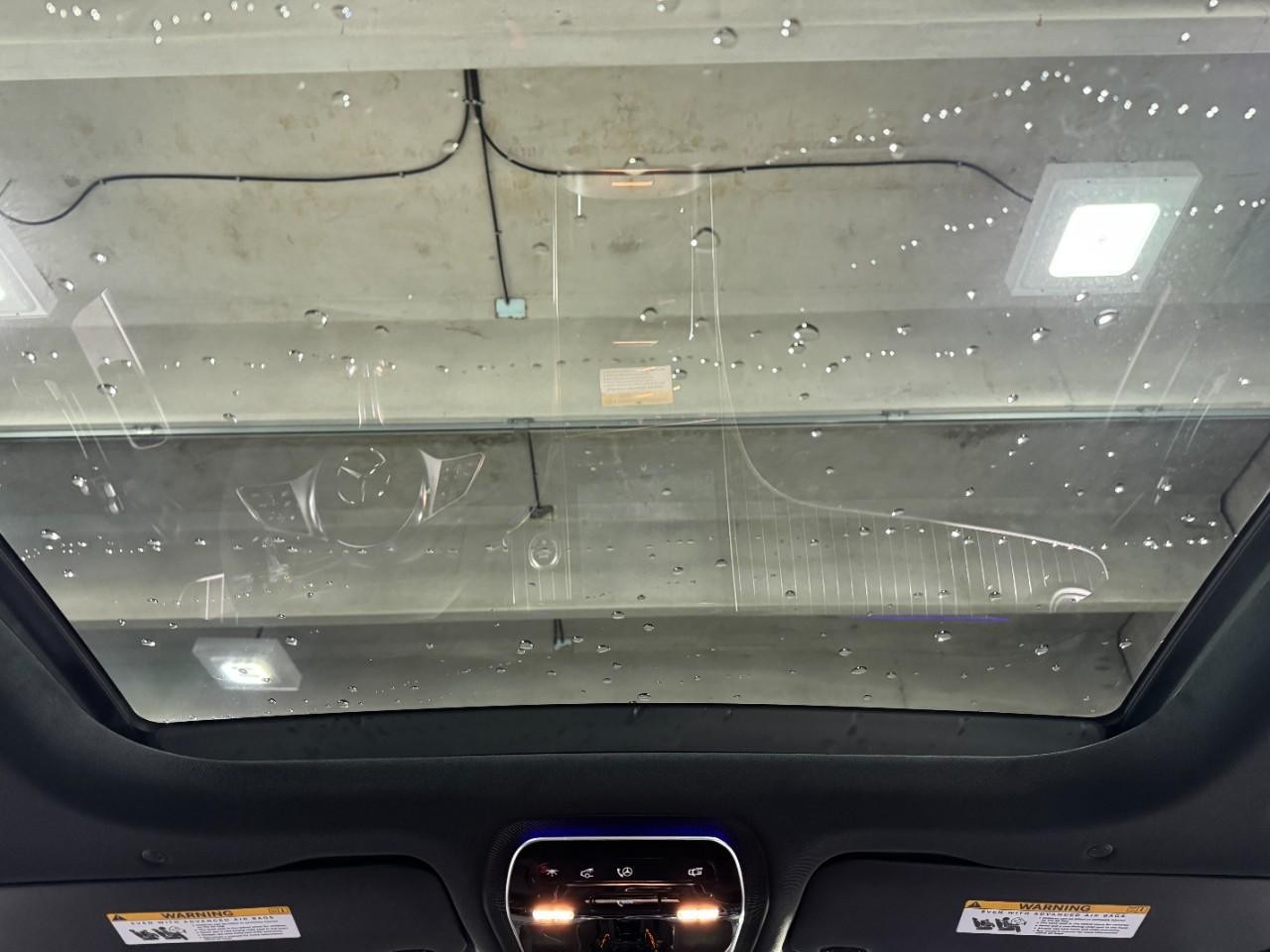 Mercedes-Benz GLC Vehicle Full-screen Gallery Image 11