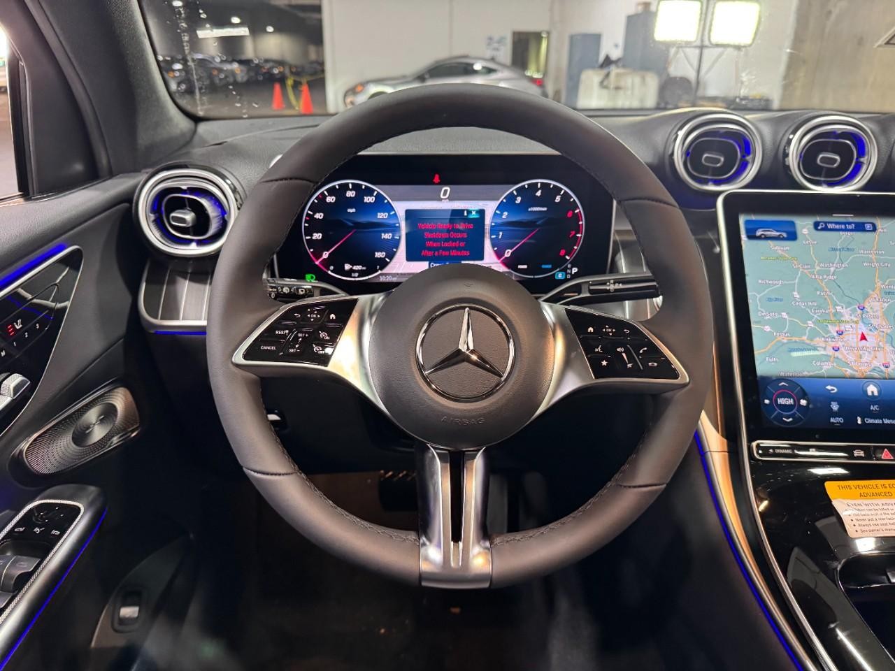 Mercedes-Benz GLC Vehicle Full-screen Gallery Image 13