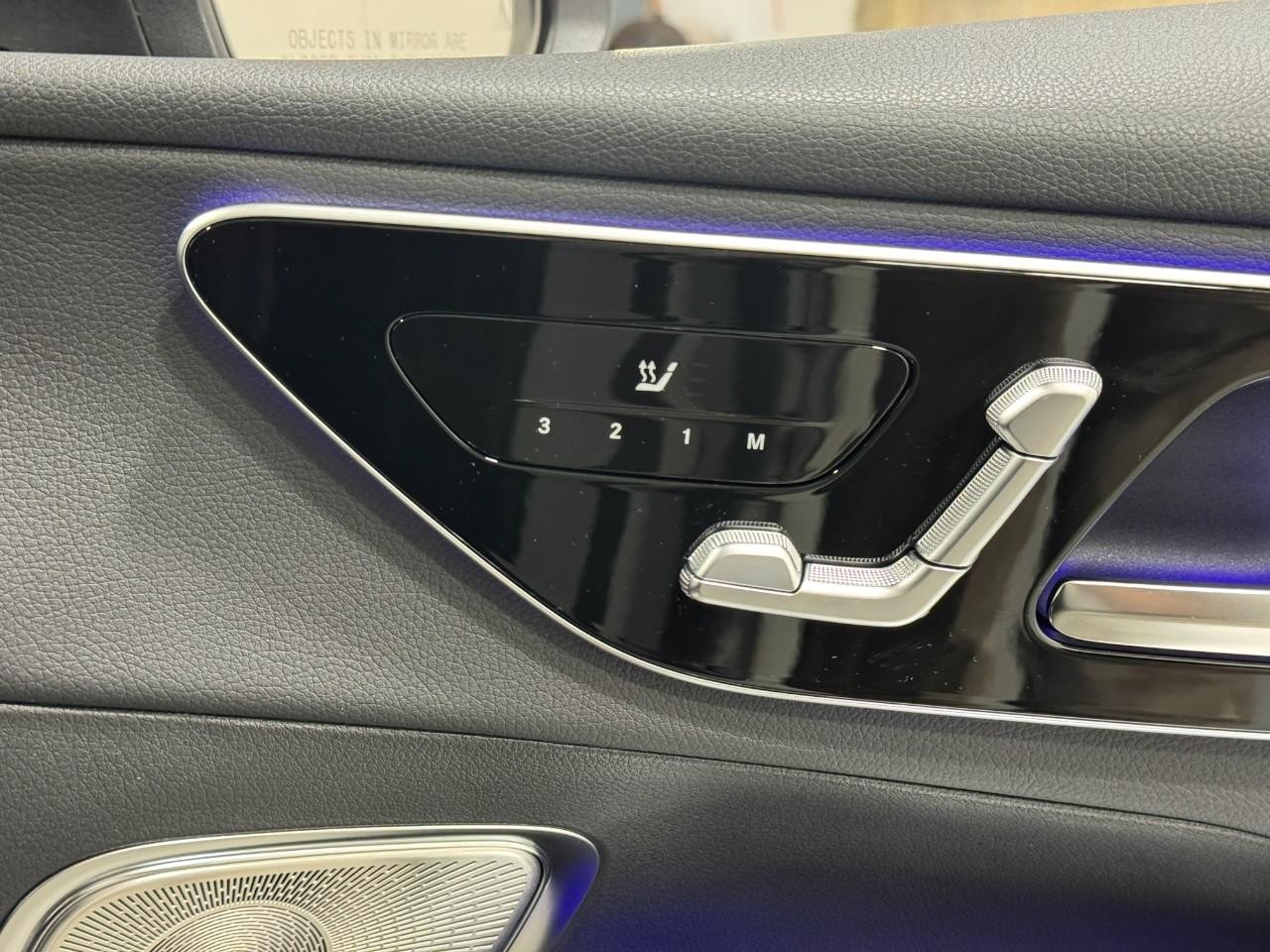 Mercedes-Benz GLC Vehicle Full-screen Gallery Image 19