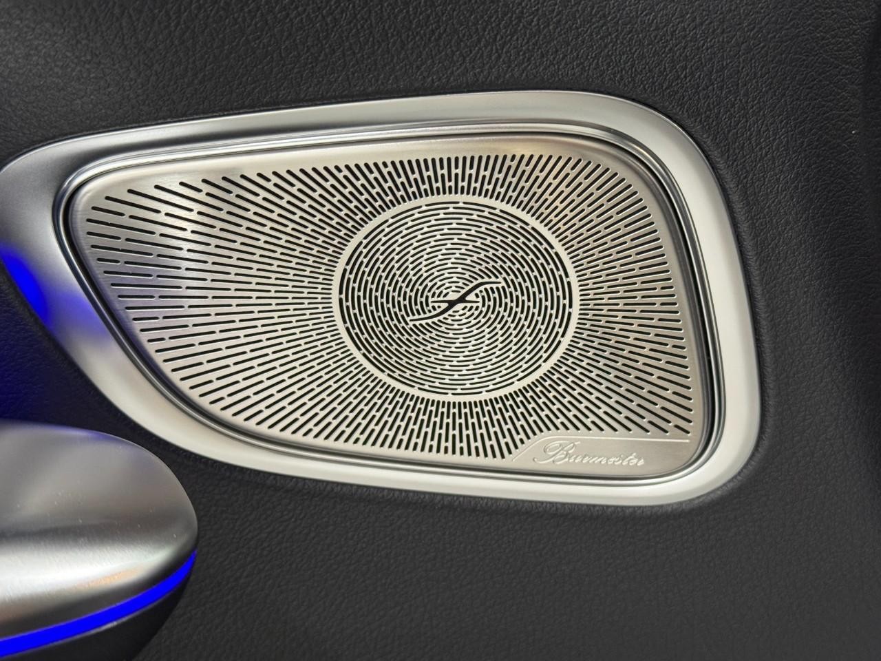 Mercedes-Benz GLC Vehicle Full-screen Gallery Image 25