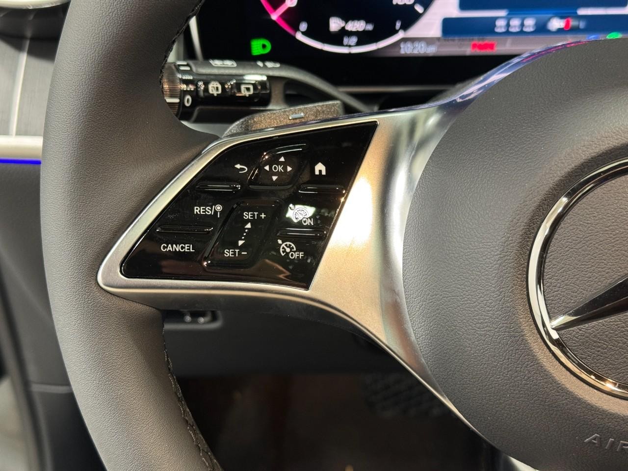 Mercedes-Benz GLC Vehicle Full-screen Gallery Image 31