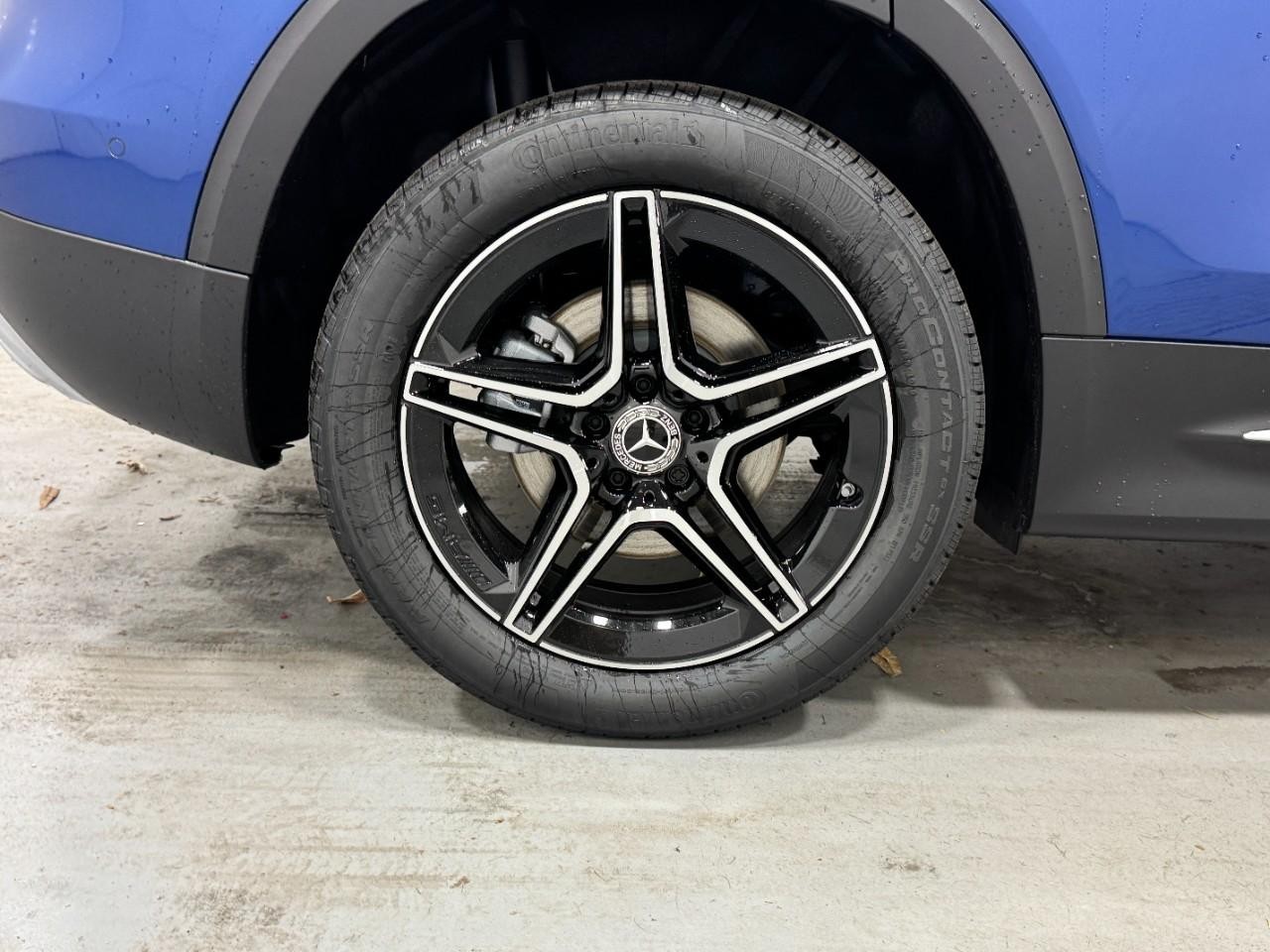 Mercedes-Benz GLB Vehicle Full-screen Gallery Image 5