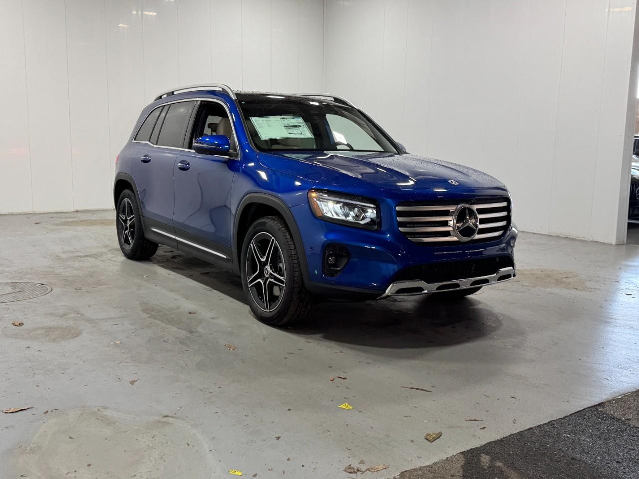 Mercedes-Benz GLB Vehicle Full-screen Gallery Image 6