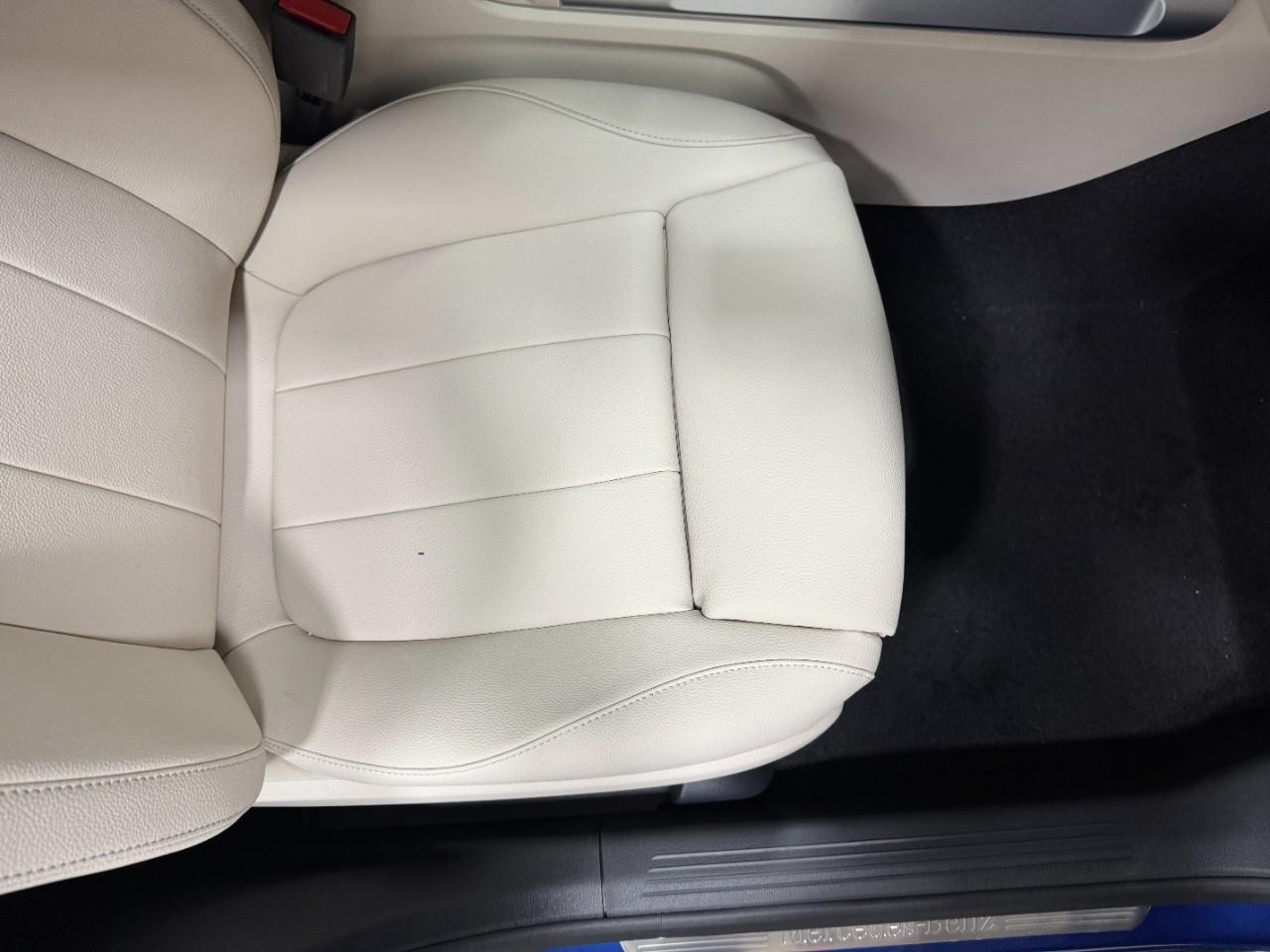 Mercedes-Benz GLB Vehicle Full-screen Gallery Image 18