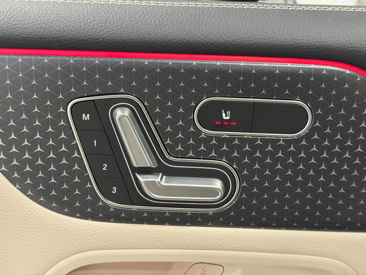 Mercedes-Benz GLB Vehicle Full-screen Gallery Image 23