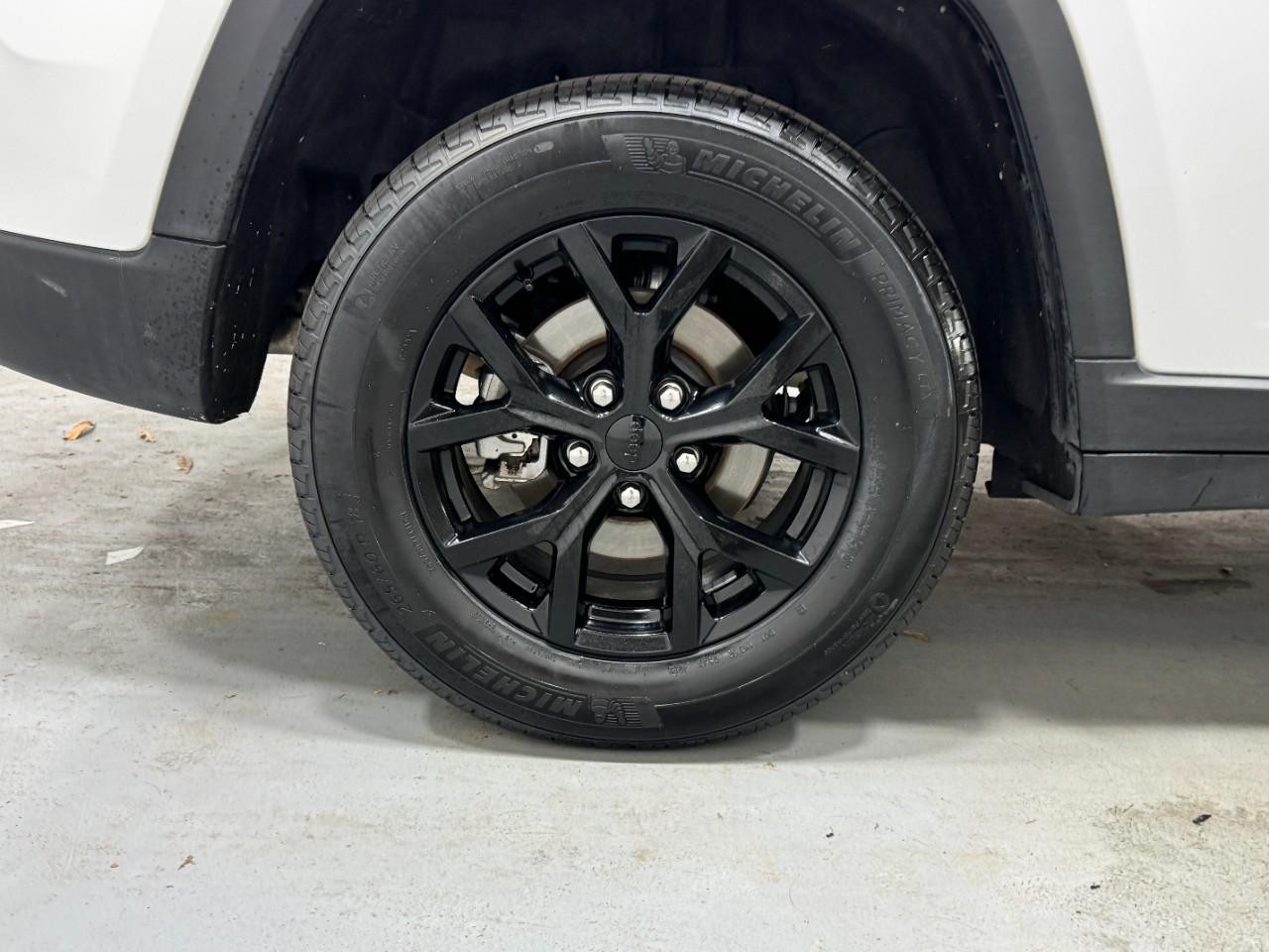 Jeep Grand Cherokee Vehicle Full-screen Gallery Image 5