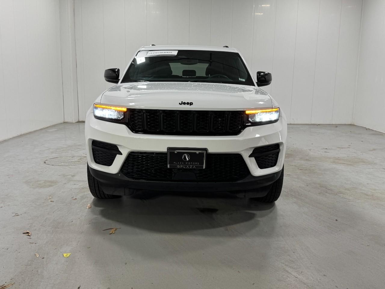 Jeep Grand Cherokee Vehicle Full-screen Gallery Image 7