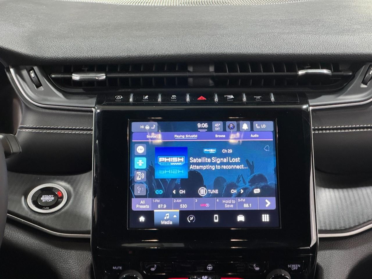 Jeep Grand Cherokee Vehicle Full-screen Gallery Image 13