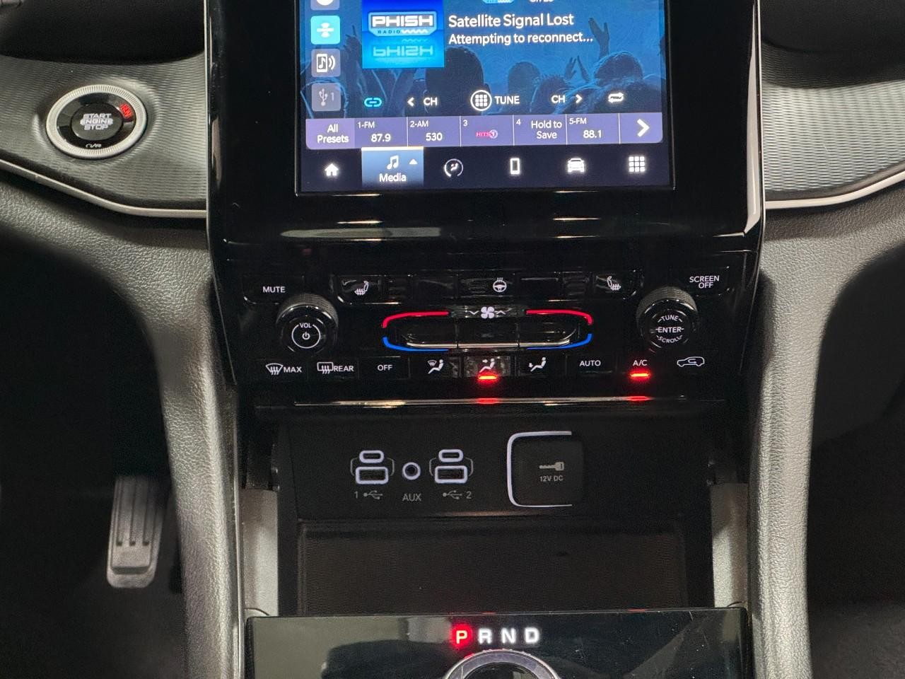 Jeep Grand Cherokee Vehicle Full-screen Gallery Image 14