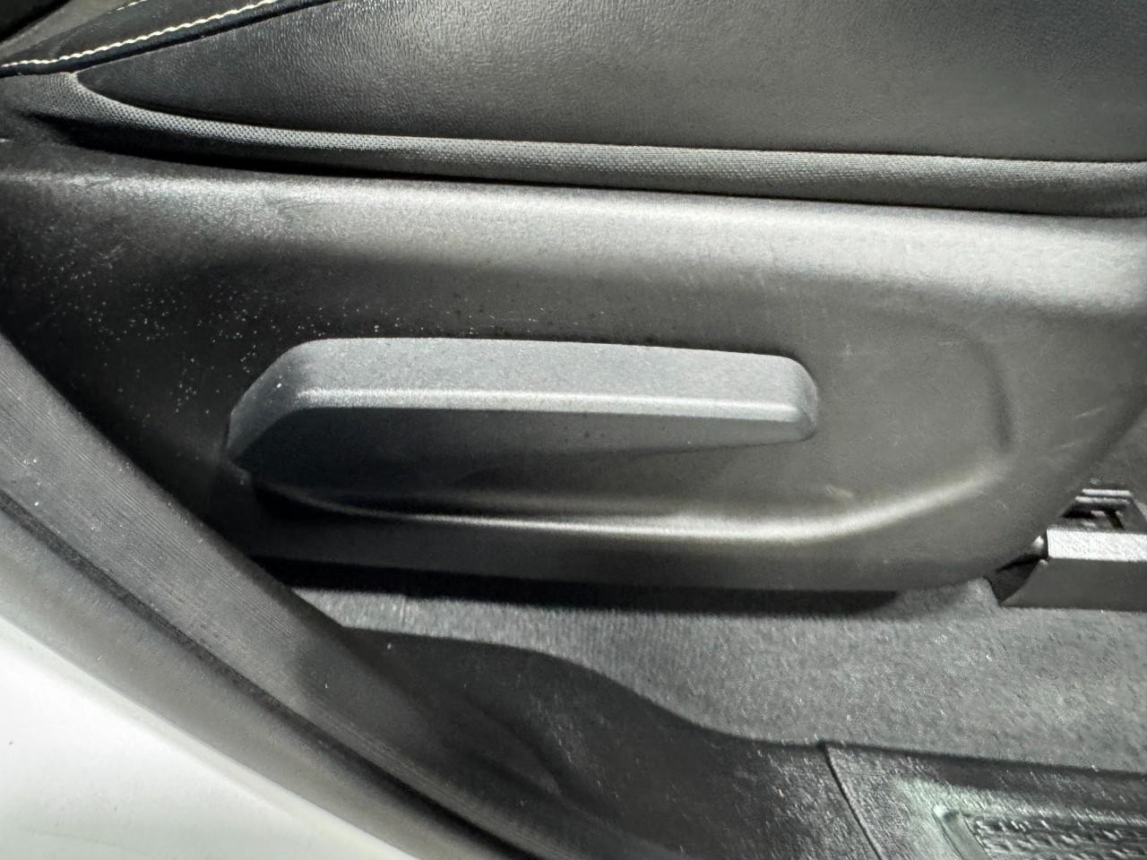 Jeep Grand Cherokee Vehicle Full-screen Gallery Image 19