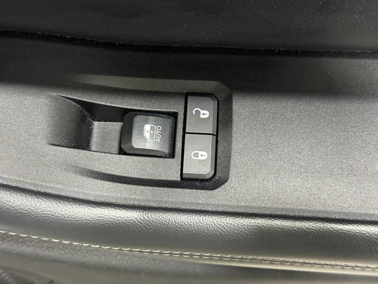 Jeep Grand Cherokee Vehicle Full-screen Gallery Image 20