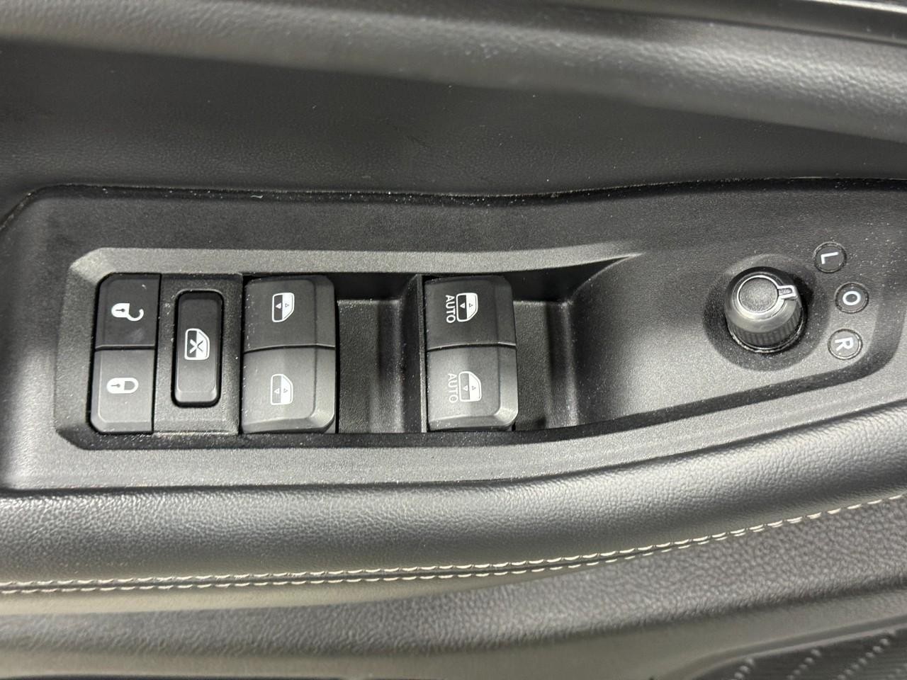 Jeep Grand Cherokee Vehicle Full-screen Gallery Image 21