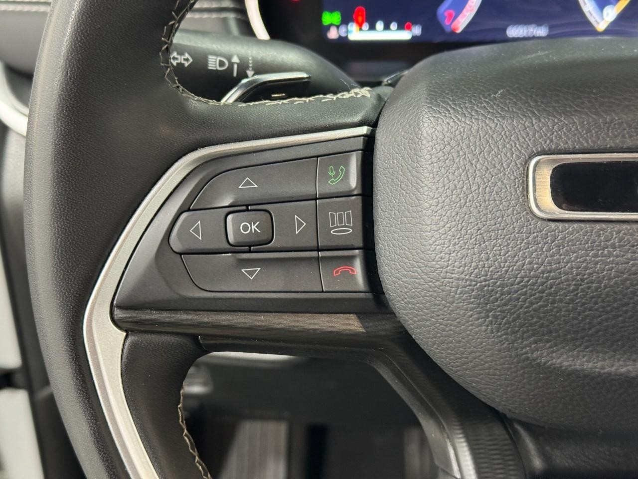 Jeep Grand Cherokee Vehicle Full-screen Gallery Image 26